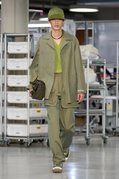 Look 12
